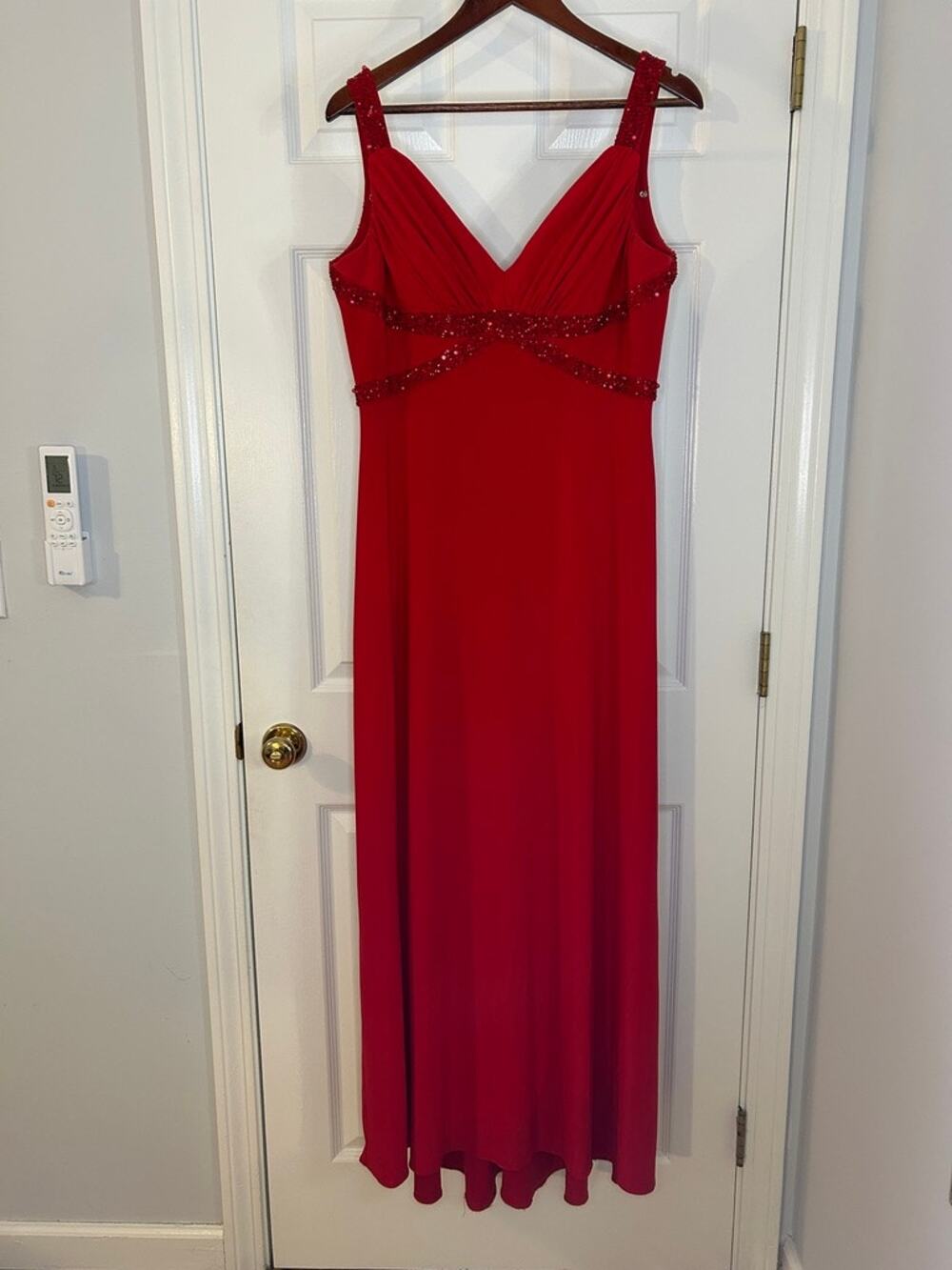 Cachet Red Formal Dress Women 16 Beaded Sequin V Neck Sleeveless Maxi Gown